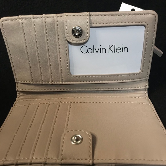 Calvin Klein Set - Picture 7 of 8